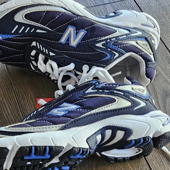 New  new balance size 5 youth - Picture 6 of 11